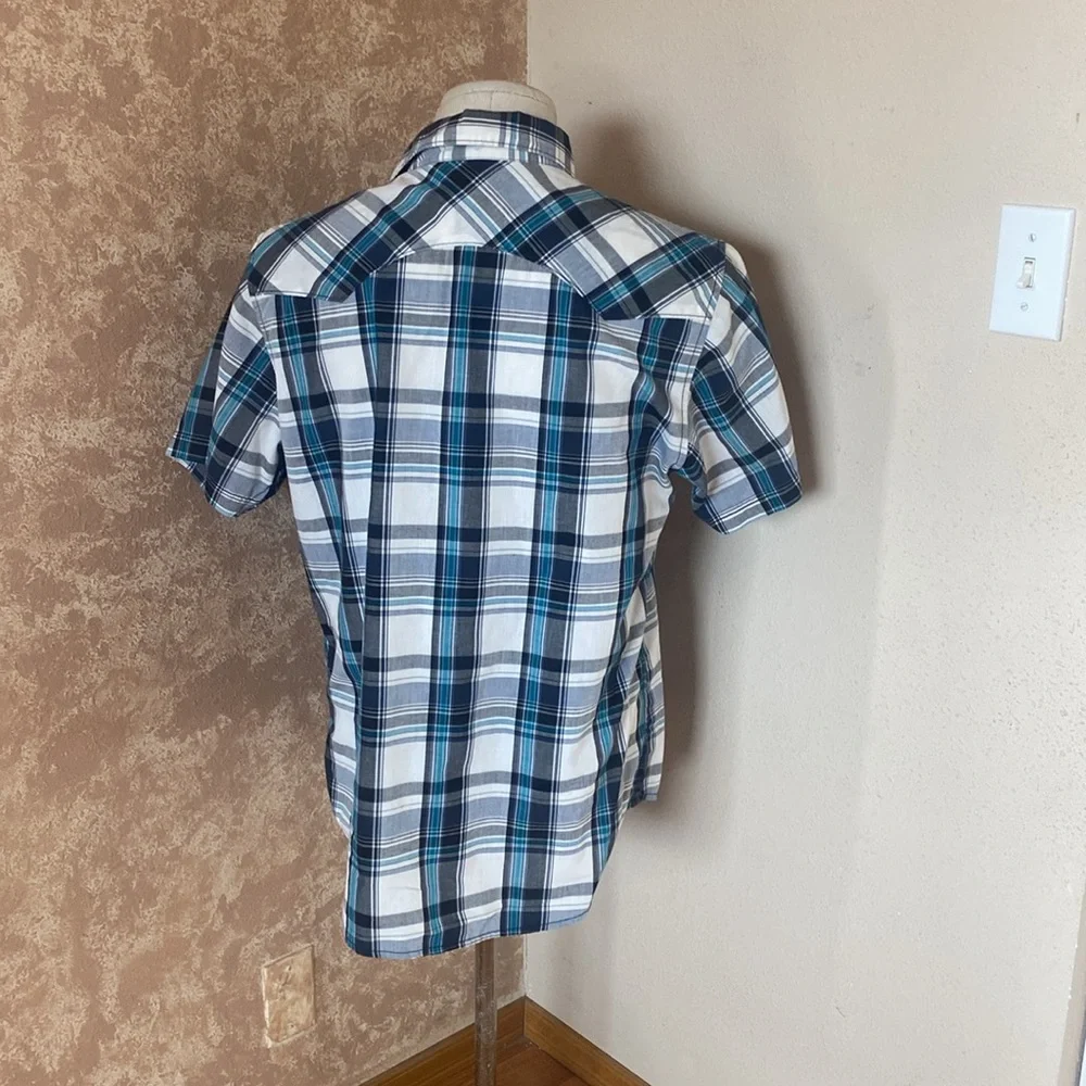 Levi’s plaid western style shirt. Large. Great condition.